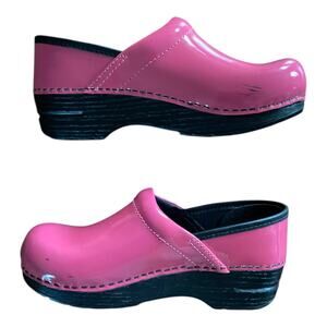 Dansko Clogs Women's Pink Patent Leather Slip-On Nurse Shoes Size EUR 34, US 4